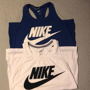 ✌🏻Nike tanks